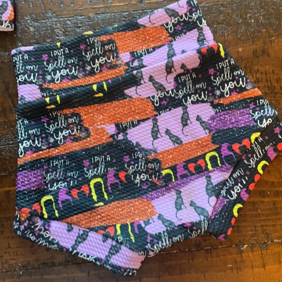 Baby Girls 9-12 mo Halloween Bummies and matching oversized nylon bow - Picture 3 of 4